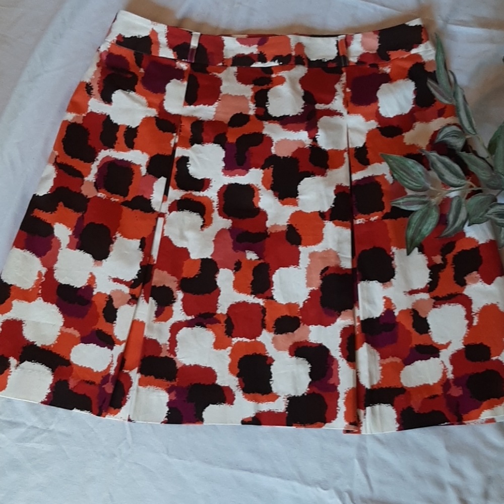 Front Pleated Lightweight Skirt